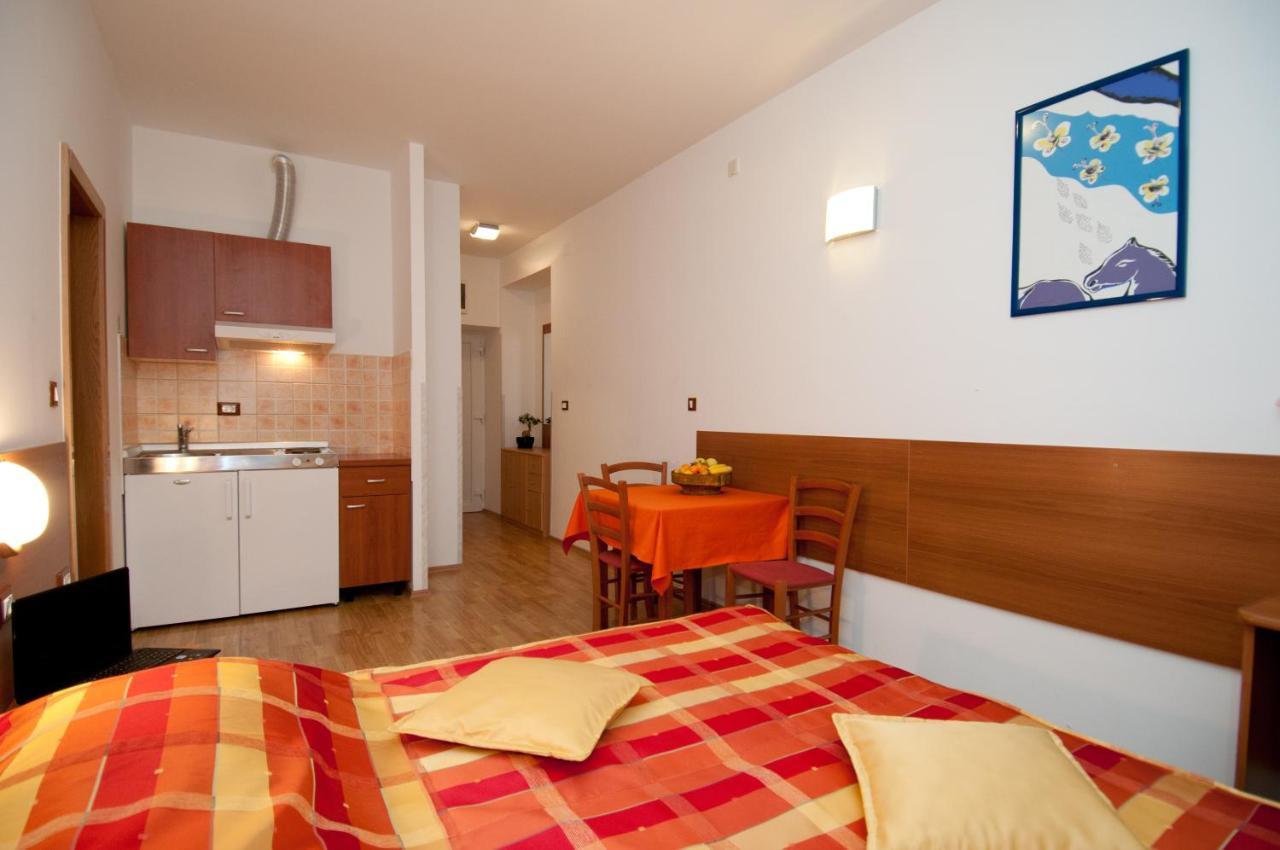 אופטיה Apartments And Rooms Liburnija מראה חיצוני תמונה
