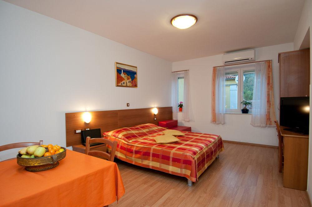 אופטיה Apartments And Rooms Liburnija מראה חיצוני תמונה