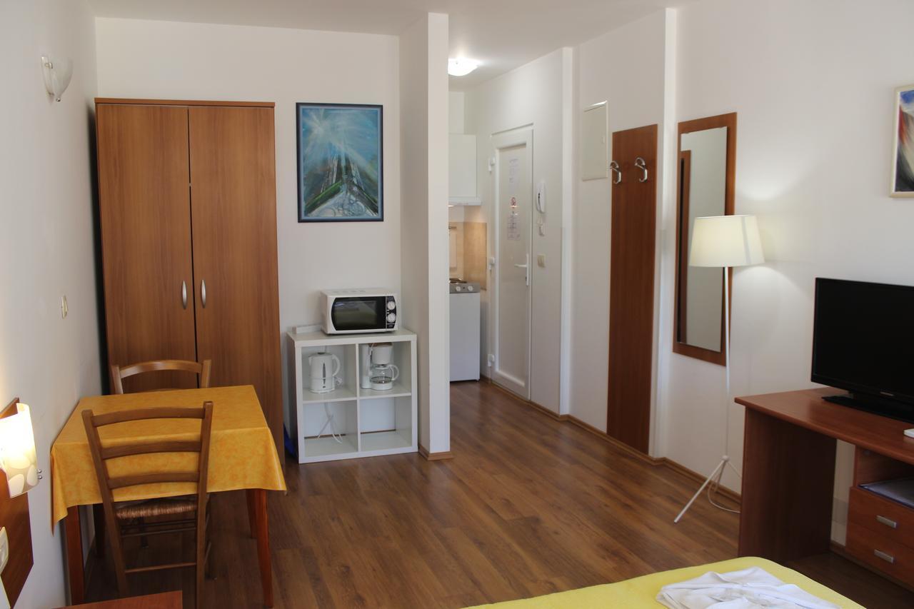 אופטיה Apartments And Rooms Liburnija מראה חיצוני תמונה